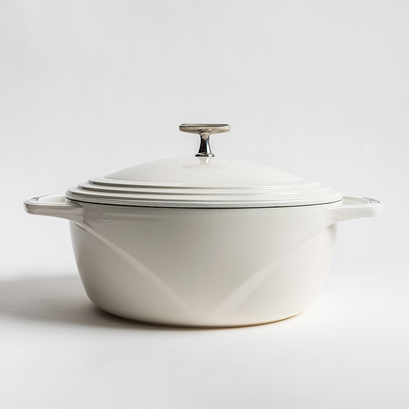 USA Enamel? Cast Iron Dutch Oven - Image 5