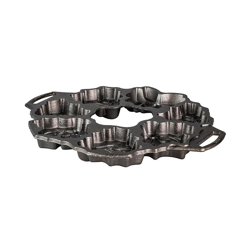 Seasoned Cast Iron Holiday Wreath Pan - Image 9