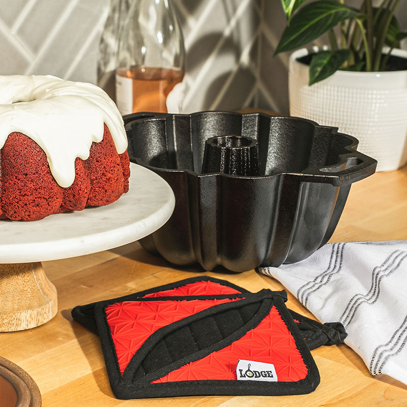 Cast Iron Fluted Cake Pan with Red Potholders - Image 3