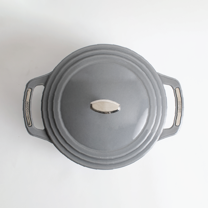 USA Enamel? Cast Iron Dutch Oven - Image 2